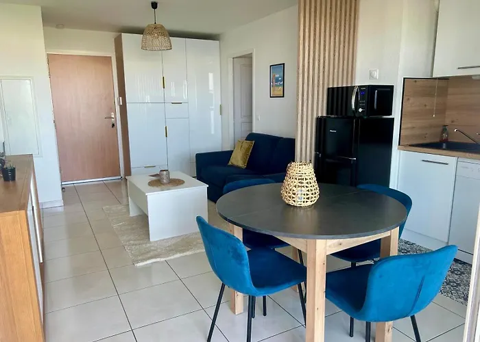 Apartment 2 Vue Port Et Avec Belle Terrasse - 2 Bedrooms Port And Sea View With Spacious Terrace